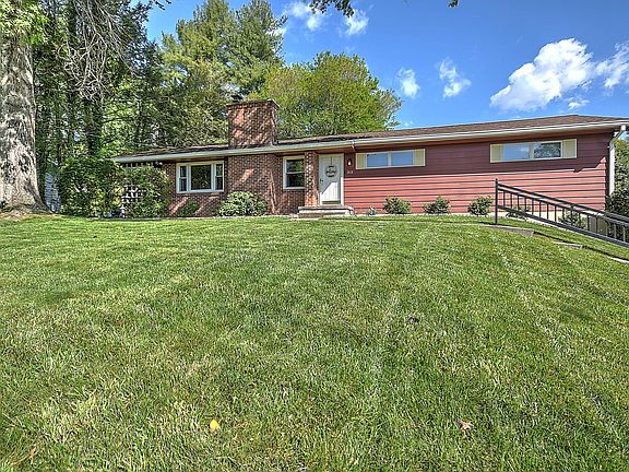 2nd image of 212 Carolyn Cir