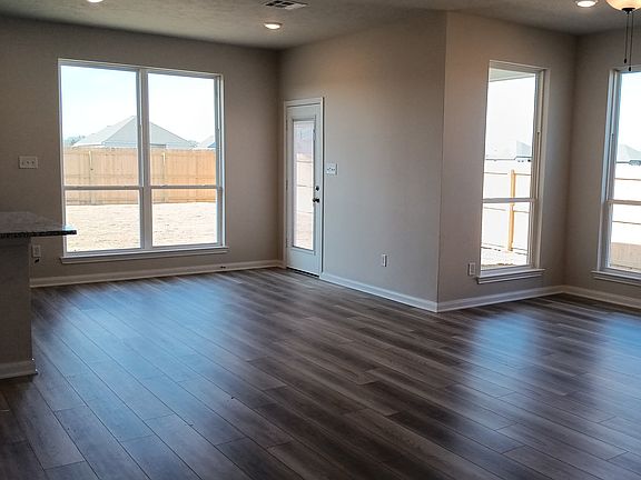 4th image of 305 Harvest Lake Dr