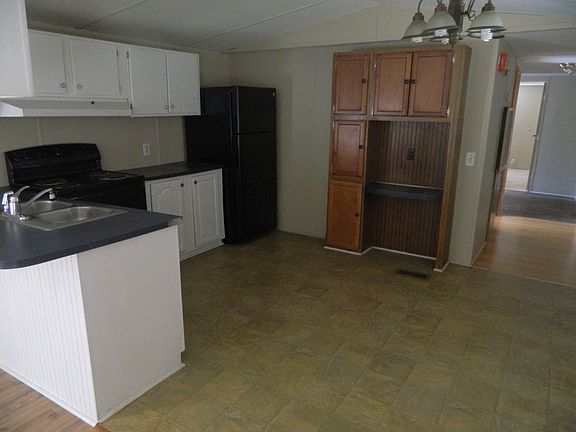 3rd image of 370 Imperial Dr