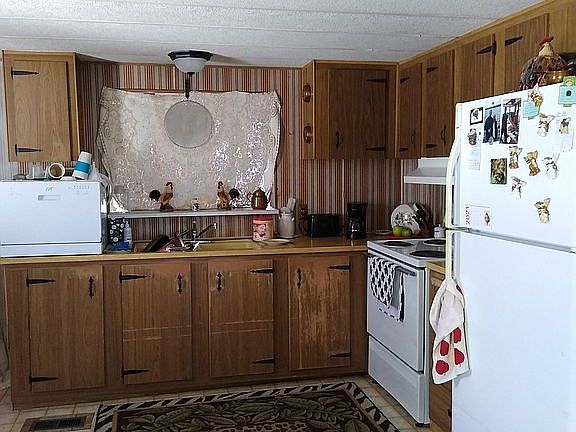4th image of 701 S Main St Trailer 57