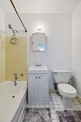 5th image of 90 La Salle St APT 2H