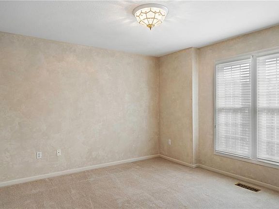 4th image of 4804 NW 59th Ct