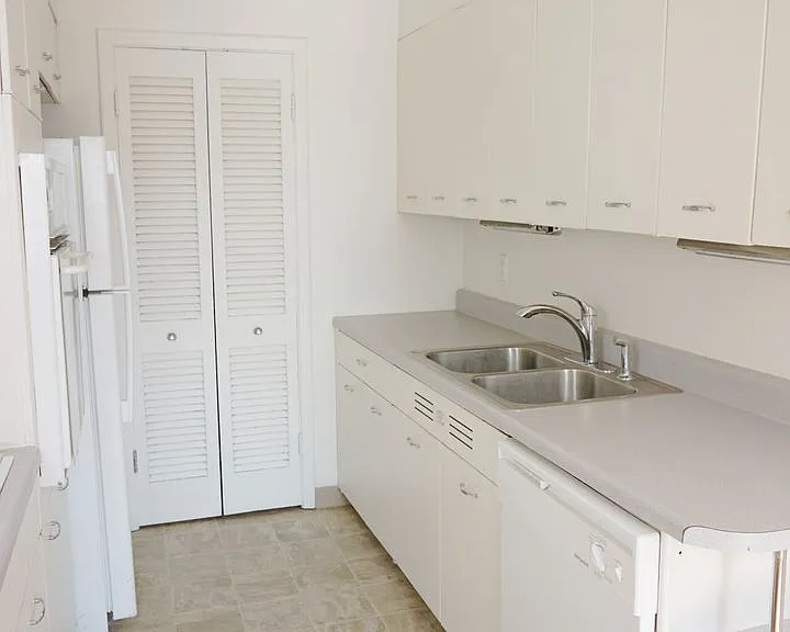Harney Square Apartments - Blackstone District — Photo 30