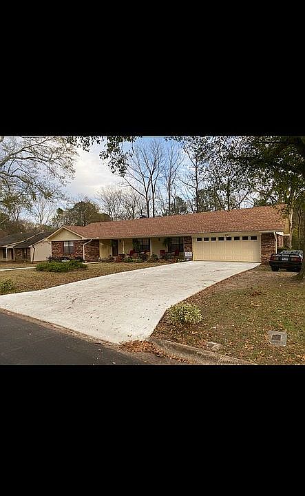 2nd image of 115 N Park Dr