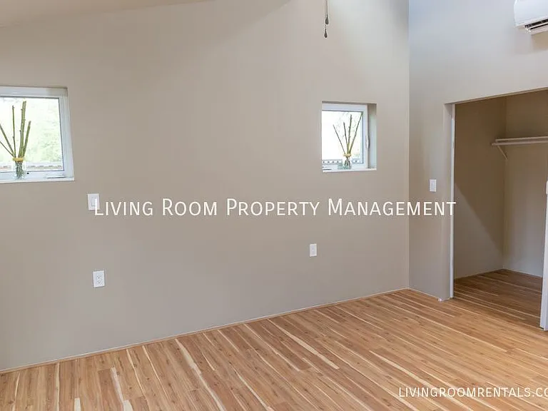 37 NE Morgan St #B — Photo 8