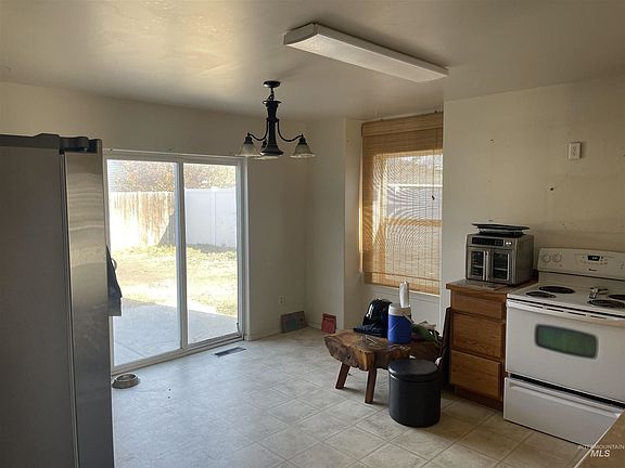 4th image of 990 Arrow Wood Ct