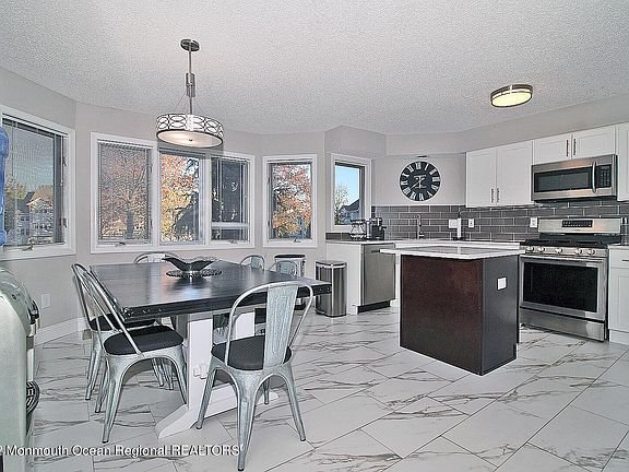 2nd image of 395 Begonia Ct