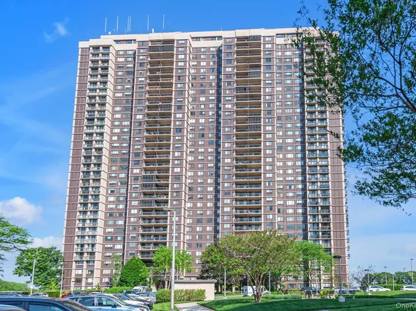 271-10 Grand Central Parkway #29V, Floral Park, NY 11005