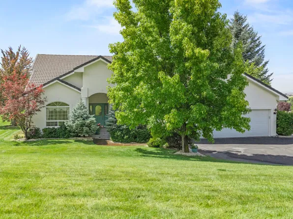 9456 Greenbrier Dr, Klamath Falls, OR 97603
