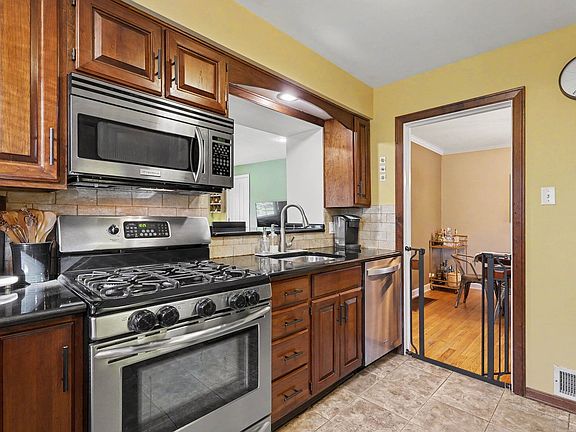 5th image of 2342 S 3rd Ave