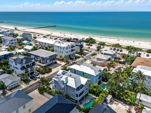 108 7th St S, Bradenton Beach, FL 34217