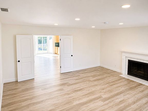 4th image of 2109 Bernardo Ave