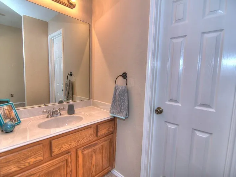 9400 Woodhurst Dr — Photo 20