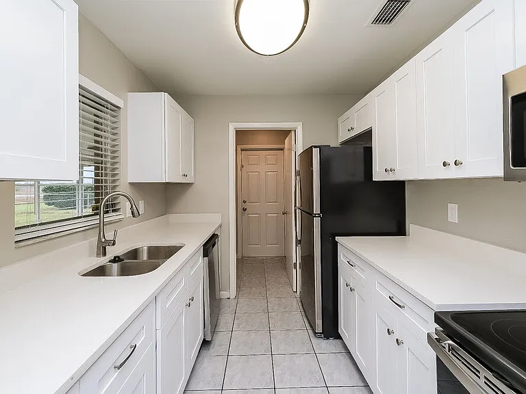 9350 Bayside Ct — Photo 7