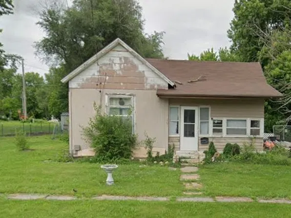 405 E Hudson St, Wellsville, MO 63384