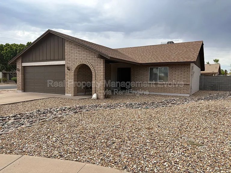 16645 N 34th Dr — Photo 2