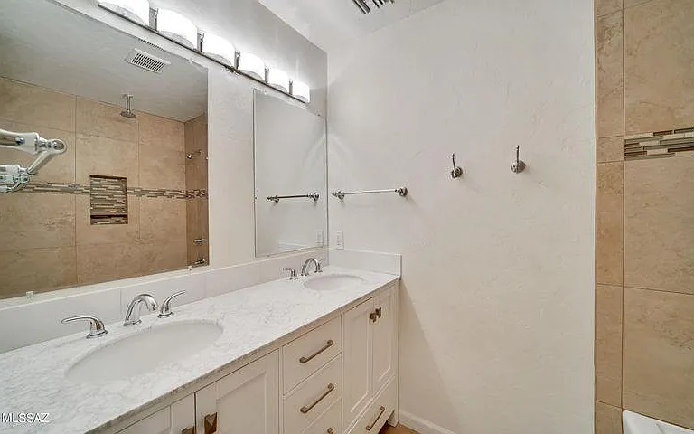 5441 E Hawthorne St — Photo 11