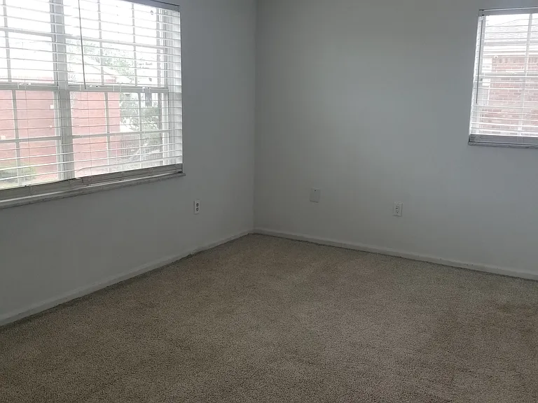 1920 E Edgewood Dr E #B2 — Photo 5