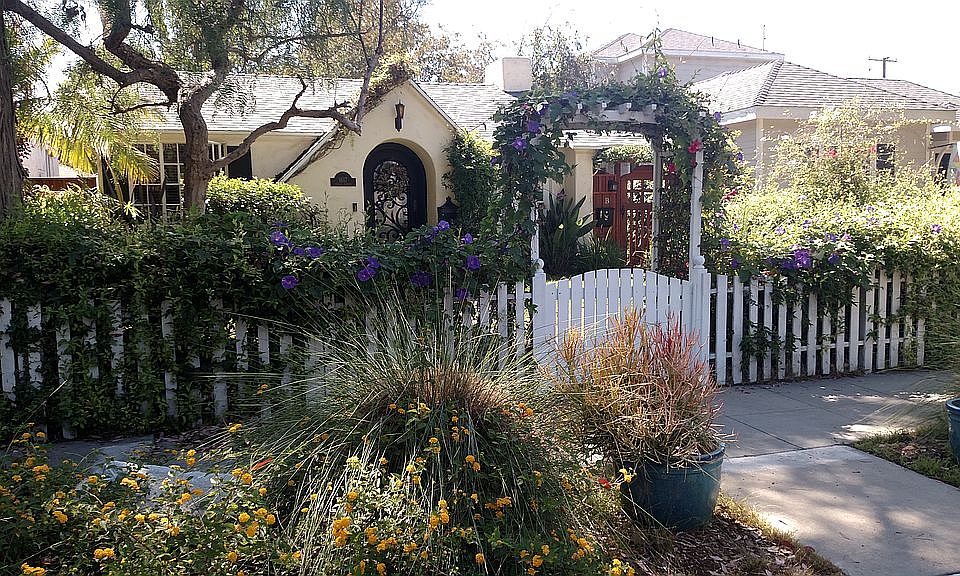1st image of 1617 Acacia Ave