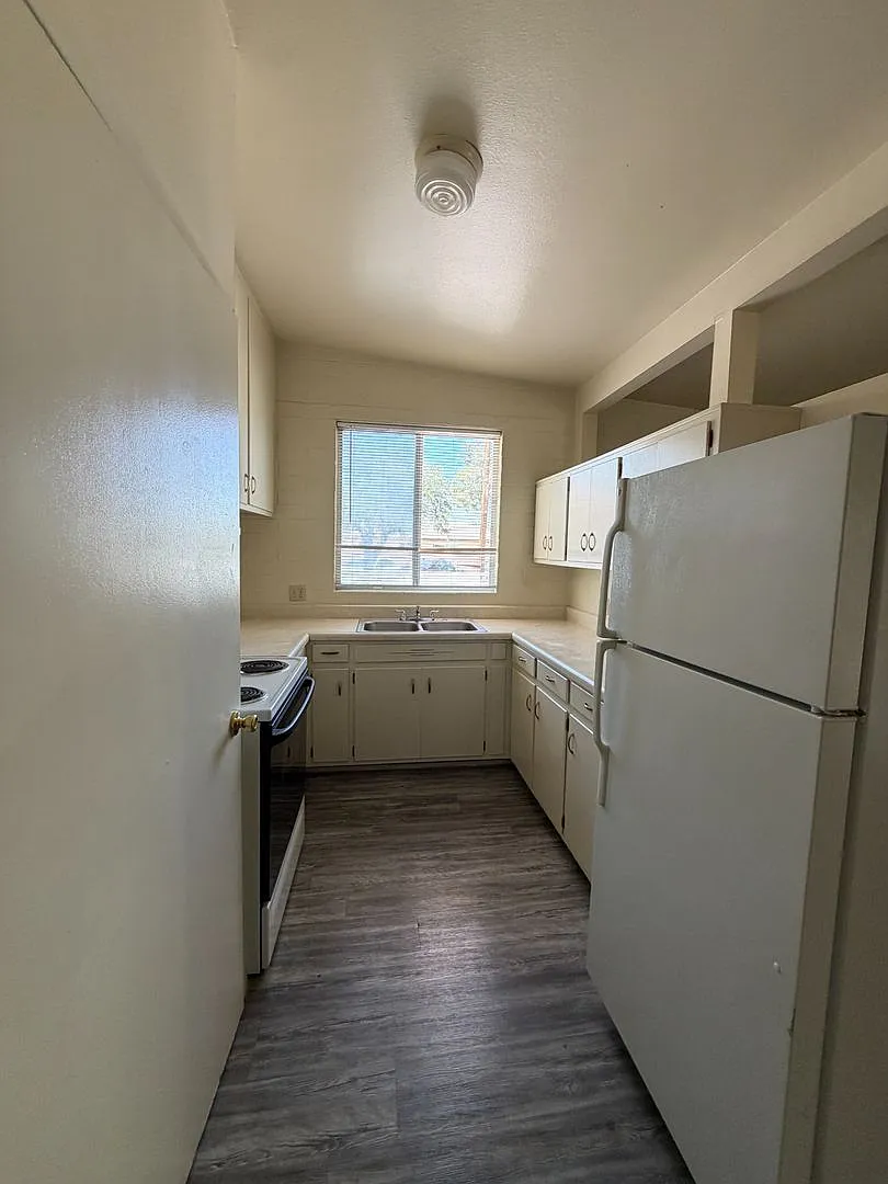 Park Plaza Condos — Photo 2