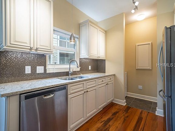 4th image of 67 Summerfield Ct APT 613
