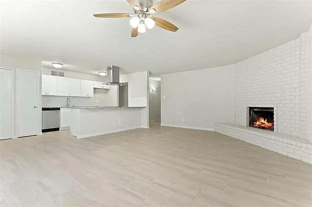 537 Hanover Dr — Photo 4