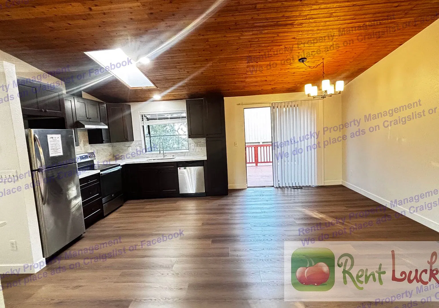 Just Renovated! Great 4 Bedroom House In Spectacular Sammamish Neighborhood!! — Photo 4