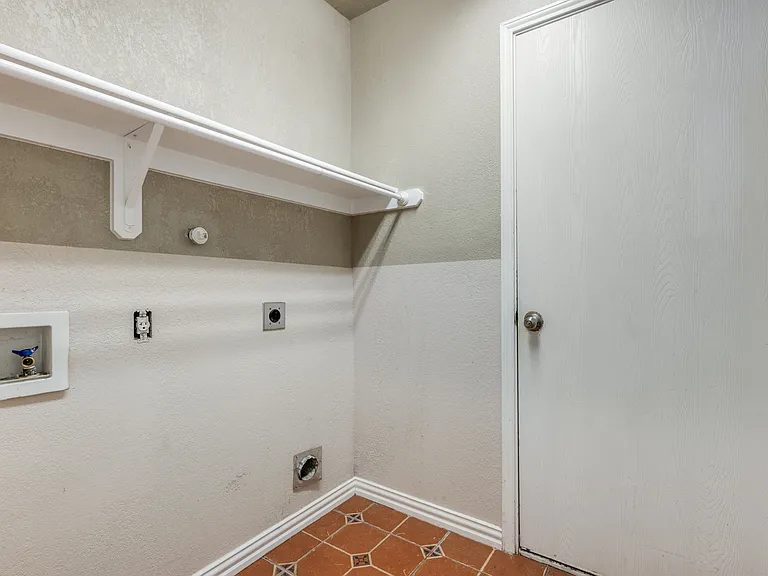 6504 Corral Ln — Photo 11