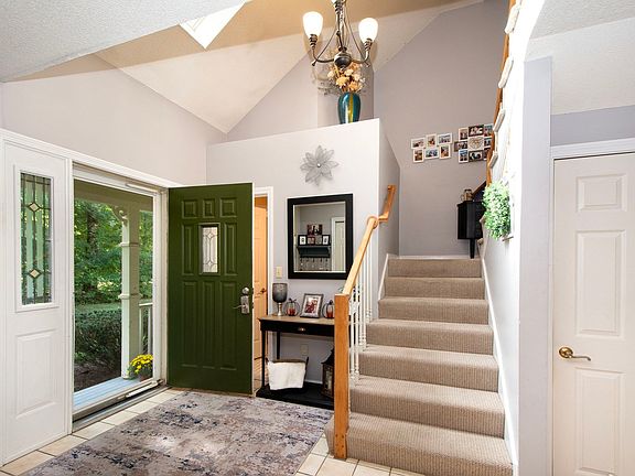 4th image of 33 Ashley Ln #33
