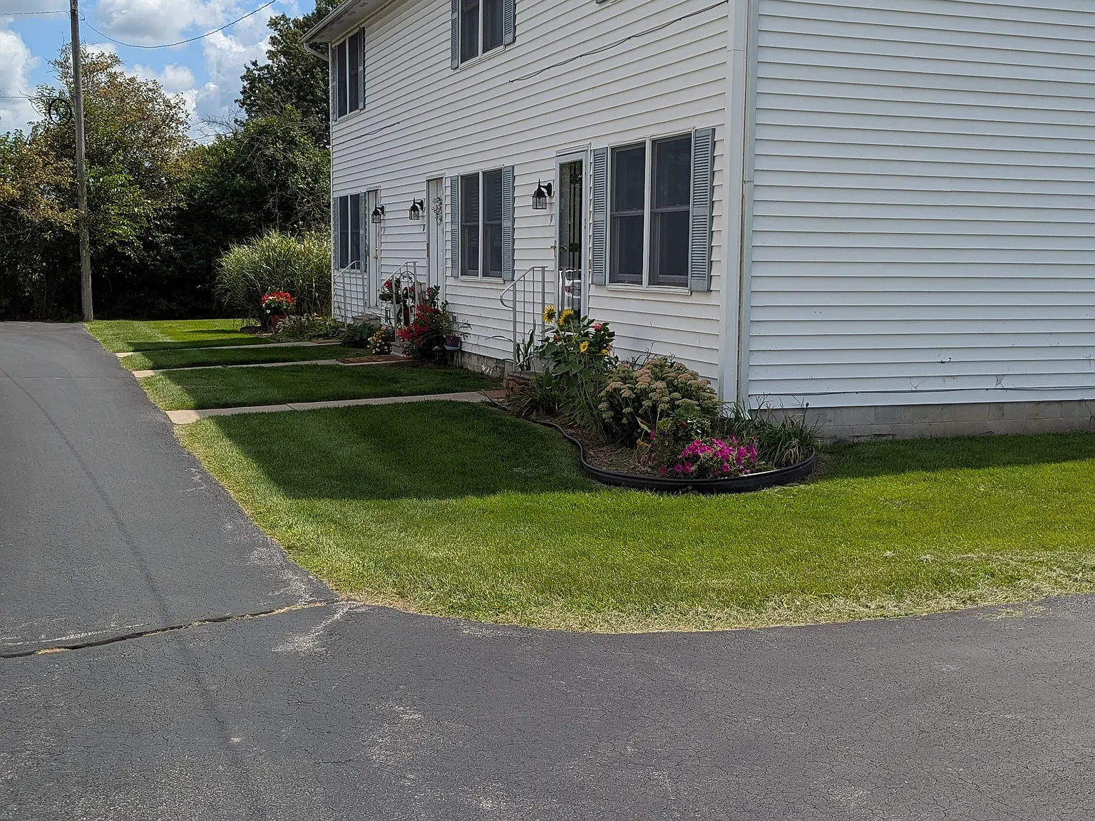 2 bed, 1.5 bath, 1020 sqft, $1,035 — Photo 1