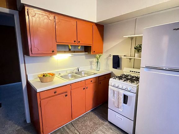 5th image of 606 N Jackson St APT 3