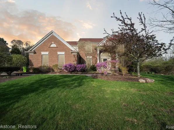 2201 Timberridge Dr, West Bloomfield, MI 48324