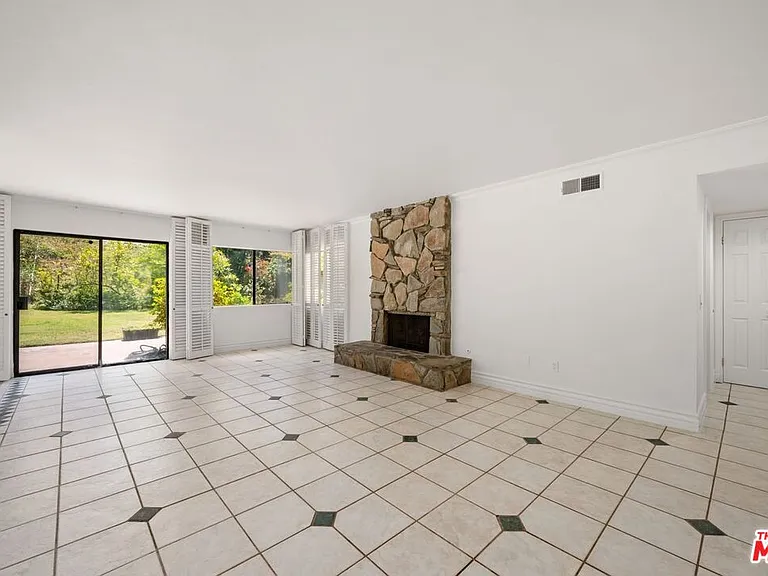 1844 Michael Ln — Photo 10