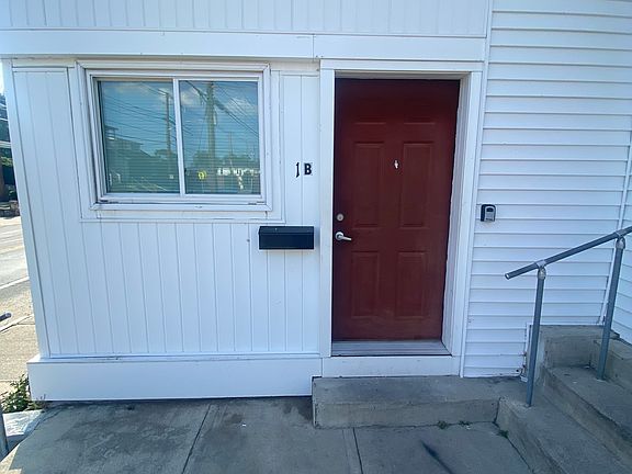 3rd image of 1911 Smith St #1B