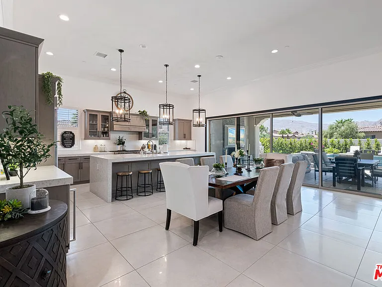 55140 Spring Creek Ct — Photo 4