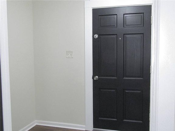 3rd image of 129 Fountain Dr