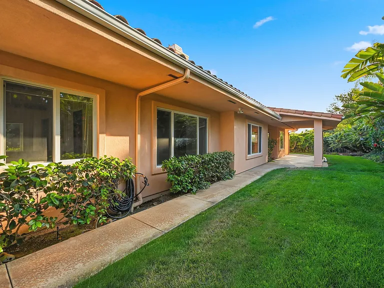 996 Valencia Ave — Photo 24