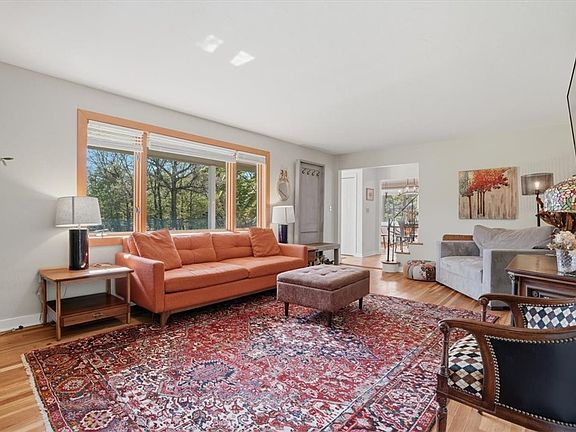 4th image of 333 Forestwood Dr