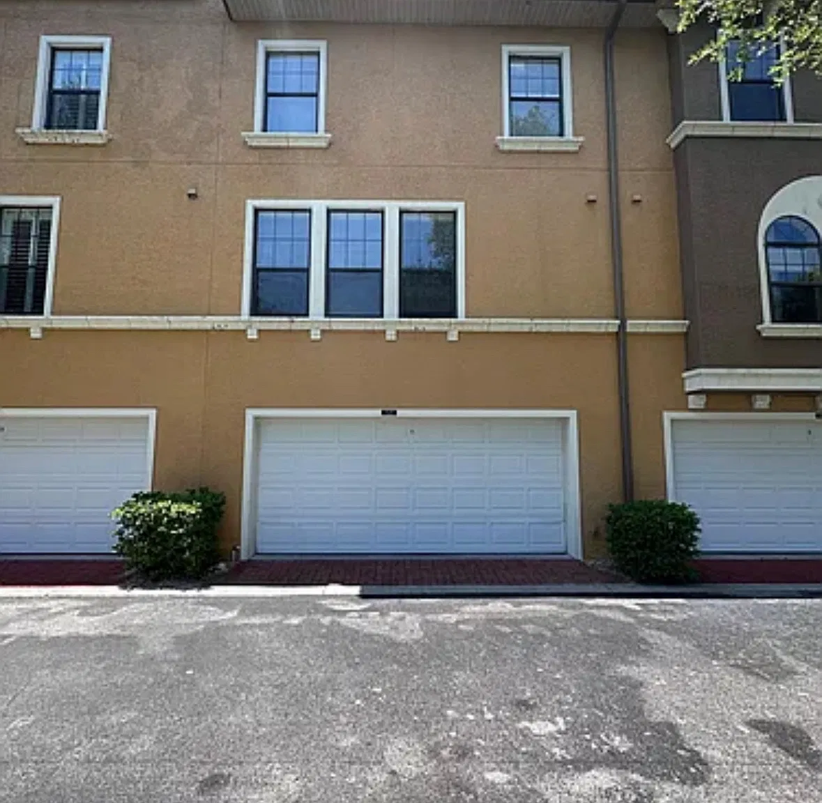 4 bed, 3.5 bath, 2482 sqft, $2,999 — Photo 2