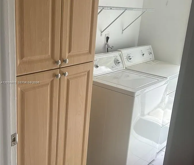830 W 75th St #1 — Photo 3