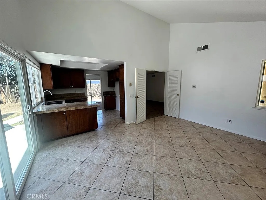 5 bed, 1825 sqft, $4,000 — Photo 3