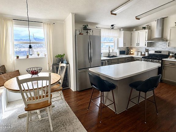 3rd image of 205 Wren St