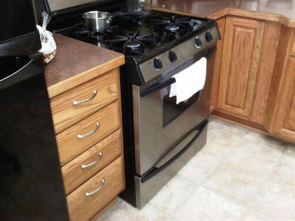 4131 Gardner #2 Kitchen 2