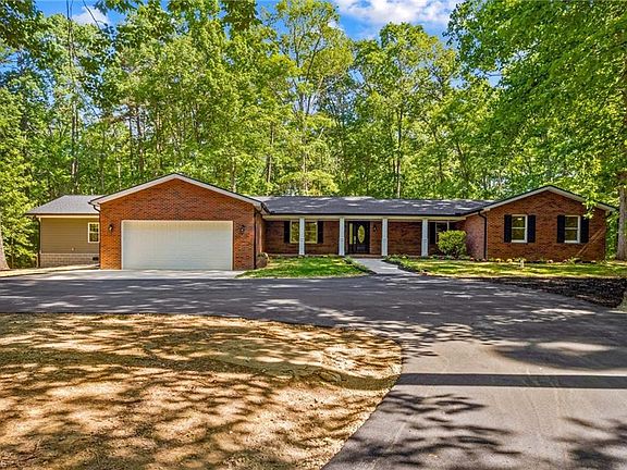 2nd image of 4455 Moose Rd
