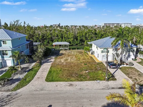 225 Tropical Shore Way, Fort Myers Beach, FL 33931