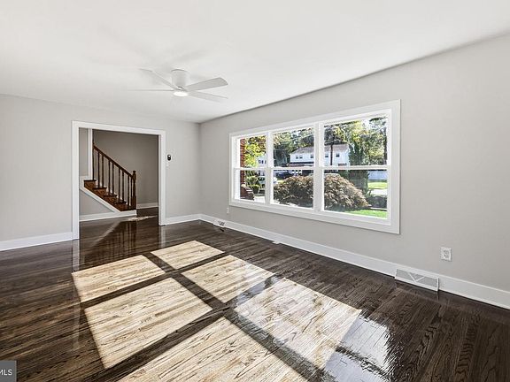 4th image of 10 Birch Grove Ln