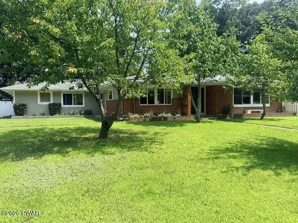 12 Mae Ln, Matamoras, PA 18336