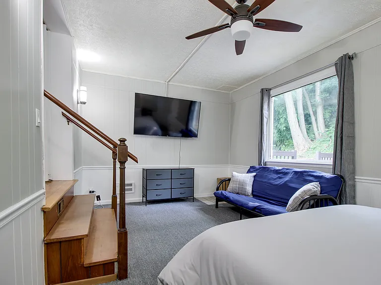 5019 Oxford St — Photo 10