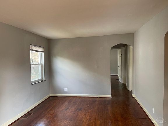 2nd image of 8310 Newbury St