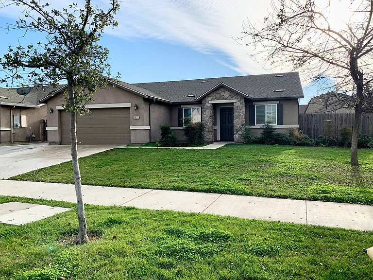 2423 W Corvina Ave — Photo 56